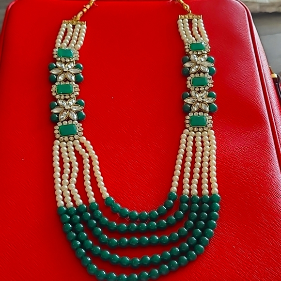 Layered Necklace with emrald diamond and pearl necklace - Picture 1 of 1